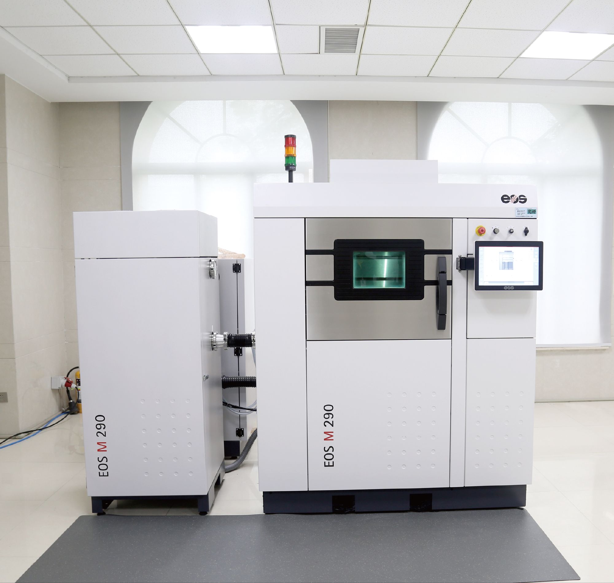 EOS M 290 metal 3D printing system with its powder-handling station in a clean, daylit room at Kangli